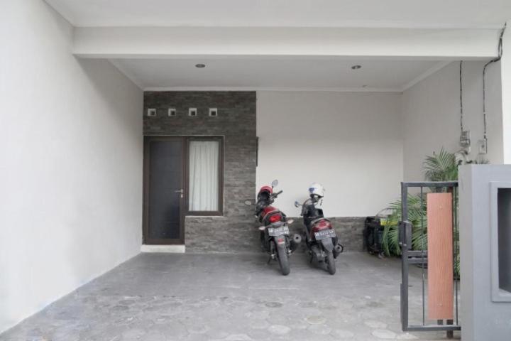 Hostel Dparagon Pamela 3 Yogyakarta Exterior foto